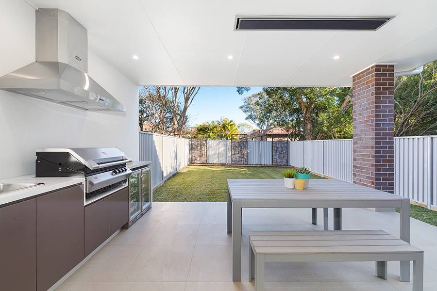 Alfresco kitchen and dining area